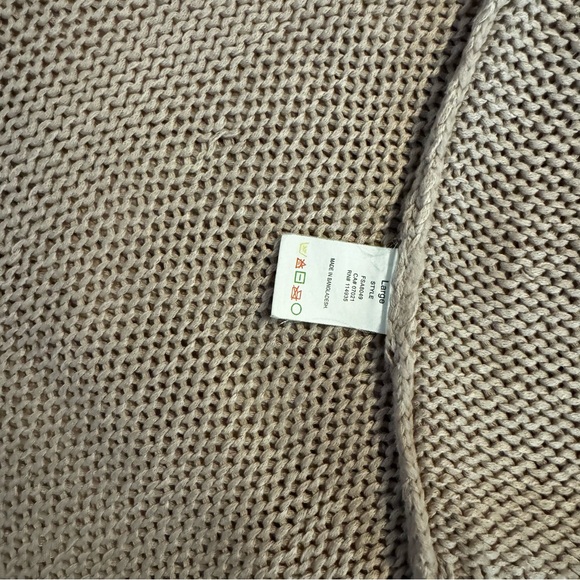 ALYA Pink Sweater with bell Sleeves (L) white details, accent back cutout! - Picture 3 of 12